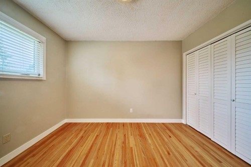 4820 49 Avenue Nw, Calgary, AB - Indoor Photo Showing Other Room