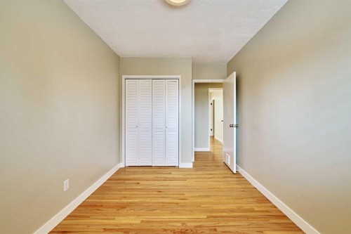 4820 49 Avenue Nw, Calgary, AB - Indoor Photo Showing Other Room