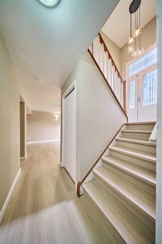 4820 49 Avenue Nw, Calgary, AB - Indoor Photo Showing Other Room