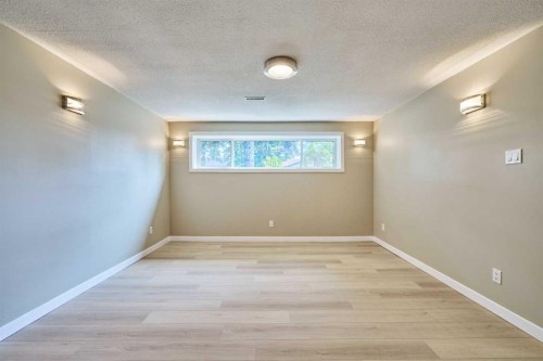 4820 49 Avenue Nw, Calgary, AB - Indoor Photo Showing Other Room