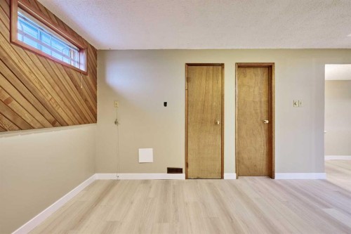 4820 49 Avenue Nw, Calgary, AB - Indoor Photo Showing Other Room