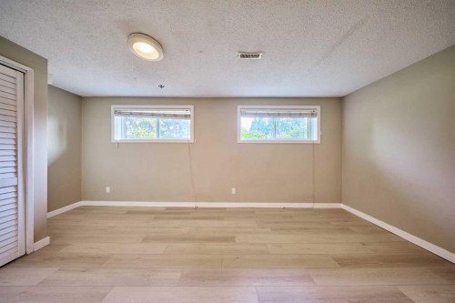 4820 49 Avenue Nw, Calgary, AB - Indoor Photo Showing Other Room