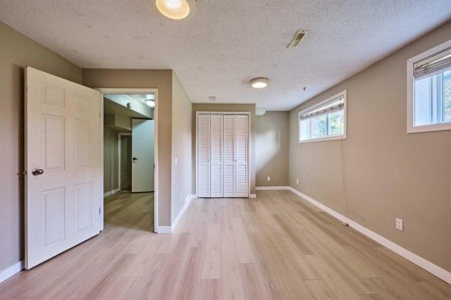 4820 49 Avenue Nw, Calgary, AB - Indoor Photo Showing Other Room
