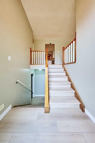 4820 49 Avenue Nw, Calgary, AB - Indoor Photo Showing Other Room