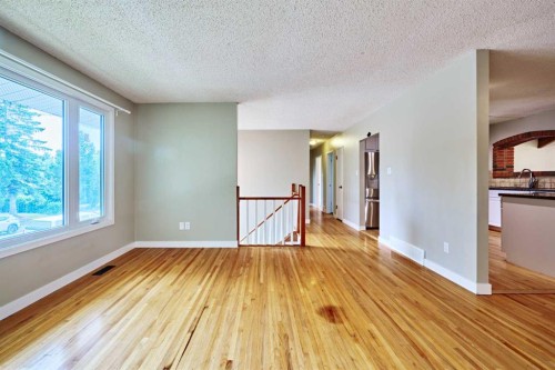 4820 49 Avenue Nw, Calgary, AB - Indoor Photo Showing Other Room