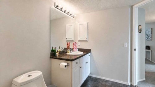 515-3515 Hawksbrow Point Nw, Calgary, AB - Indoor Photo Showing Bathroom