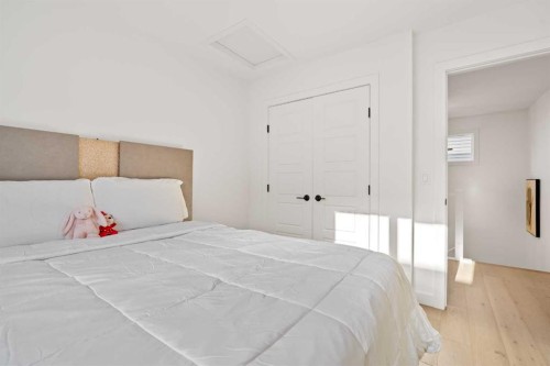 389 Crimson Ridge Place Nw, Calgary, AB - Indoor Photo Showing Bedroom