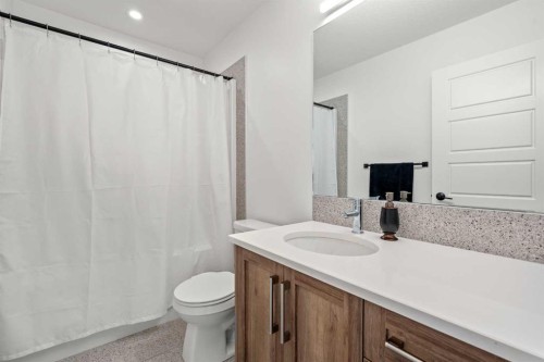389 Crimson Ridge Place Nw, Calgary, AB - Indoor Photo Showing Bathroom