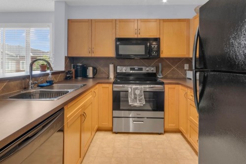 7201-70 Panamount Drive Nw, Calgary, AB - Indoor Photo Showing Kitchen With Double Sink