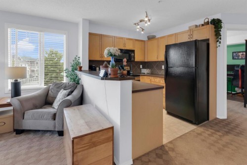 7201-70 Panamount Drive Nw, Calgary, AB - Indoor Photo Showing Kitchen