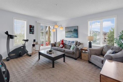 7201-70 Panamount Drive Nw, Calgary, AB - Indoor Photo Showing Living Room
