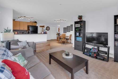 7201-70 Panamount Drive Nw, Calgary, AB - Indoor Photo Showing Living Room