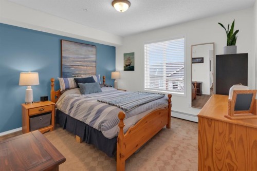 7201-70 Panamount Drive Nw, Calgary, AB - Indoor Photo Showing Bedroom