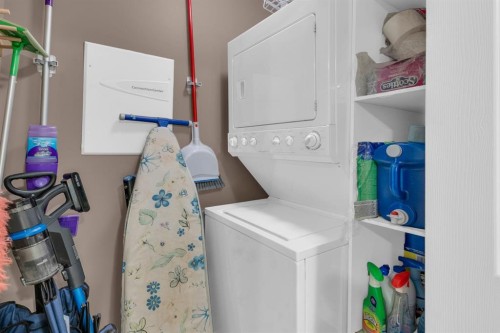 7201-70 Panamount Drive Nw, Calgary, AB - Indoor Photo Showing Laundry Room