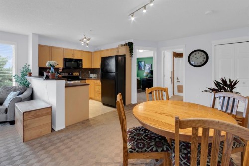 7201-70 Panamount Drive Nw, Calgary, AB - Indoor Photo Showing Other Room