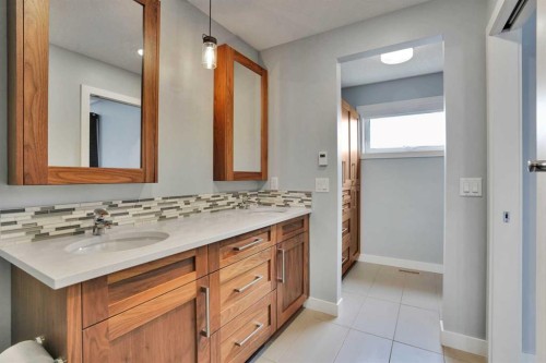 145 Marquis Common Se, Calgary, AB - Indoor Photo Showing Bathroom