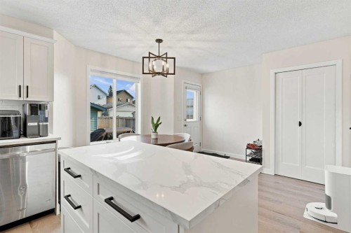 61 Mt Aberdeen Circle Se, Calgary, AB - Indoor Photo Showing Kitchen