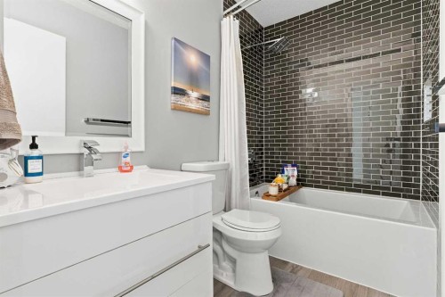 61 Mt Aberdeen Circle Se, Calgary, AB - Indoor Photo Showing Bathroom