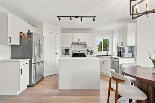 61 Mt Aberdeen Circle Se, Calgary, AB - Indoor Photo Showing Kitchen