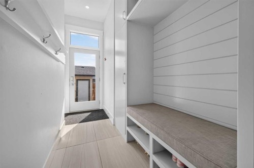 1704 26A Street Sw, Calgary, AB - Indoor Photo Showing Other Room