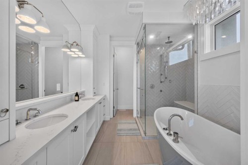 1704 26A Street Sw, Calgary, AB - Indoor Photo Showing Bathroom