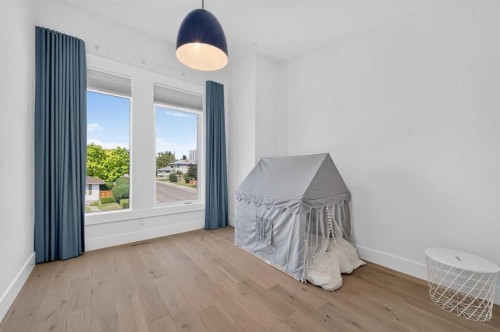 1704 26A Street Sw, Calgary, AB - Indoor Photo Showing Other Room