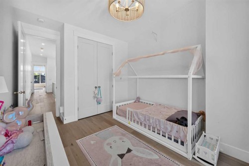 1704 26A Street Sw, Calgary, AB - Indoor Photo Showing Bedroom