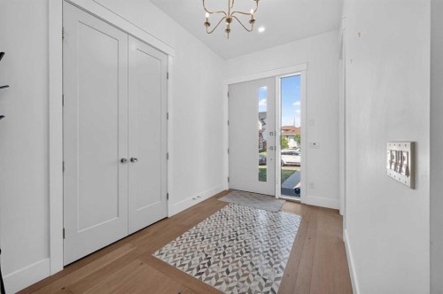 1704 26A Street Sw, Calgary, AB - Indoor Photo Showing Other Room