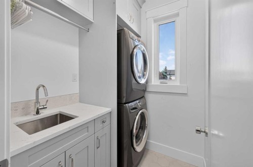 1704 26A Street Sw, Calgary, AB - Indoor Photo Showing Laundry Room