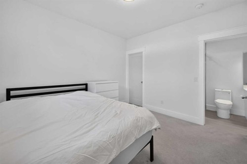 1704 26A Street Sw, Calgary, AB - Indoor Photo Showing Bedroom