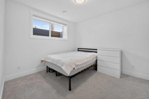 1704 26A Street Sw, Calgary, AB - Indoor Photo Showing Bedroom