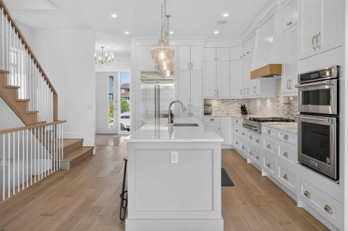 1704 26A Street Sw, Calgary, AB - Indoor Photo Showing Kitchen With Upgraded Kitchen