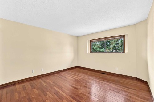 2509 Douglas Woods Link Se, Calgary, AB - Indoor Photo Showing Other Room