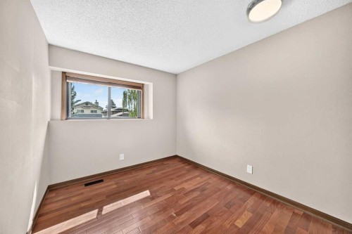 2509 Douglas Woods Link Se, Calgary, AB - Indoor Photo Showing Other Room
