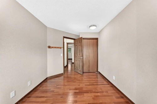 2509 Douglas Woods Link Se, Calgary, AB - Indoor Photo Showing Other Room