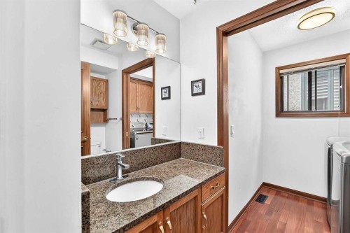 2509 Douglas Woods Link Se, Calgary, AB - Indoor Photo Showing Bathroom