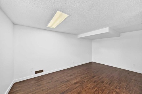 2509 Douglas Woods Link Se, Calgary, AB - Indoor Photo Showing Other Room
