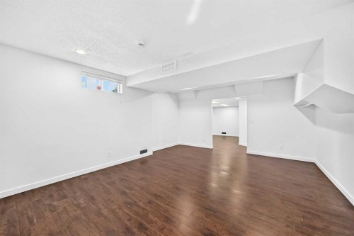 2509 Douglas Woods Link Se, Calgary, AB - Indoor Photo Showing Other Room