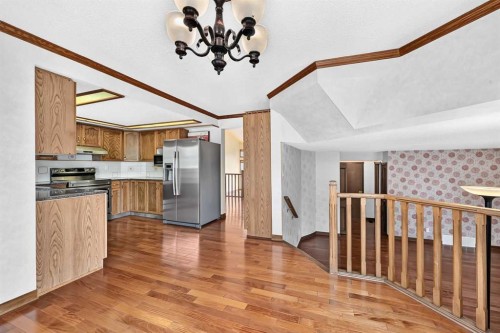 2509 Douglas Woods Link Se, Calgary, AB - Indoor Photo Showing Kitchen