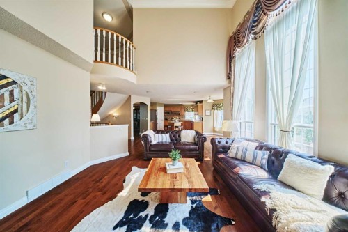 46 Hampstead Manor Nw, Calgary, AB - Indoor Photo Showing Living Room