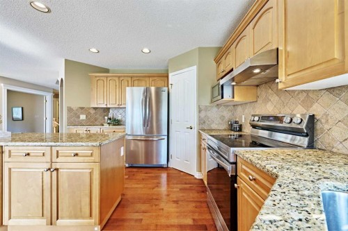 46 Hampstead Manor Nw, Calgary, AB - Indoor Photo Showing Kitchen With Stainless Steel Kitchen With Upgraded Kitchen