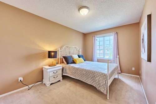 46 Hampstead Manor Nw, Calgary, AB - Indoor Photo Showing Bedroom