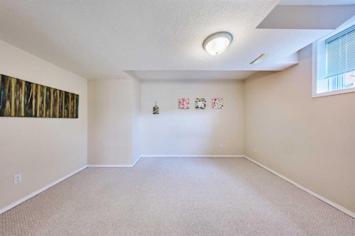46 Hampstead Manor Nw, Calgary, AB - Indoor Photo Showing Other Room