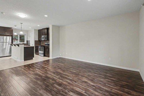 127 Prestwick Villas Se, Calgary, AB - Indoor Photo Showing Kitchen