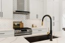 258 17 Avenue Ne, Calgary, AB  - Indoor Photo Showing Kitchen With Upgraded Kitchen 