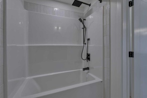 51-10 Sage Meadows Landing Nw, Calgary, AB - Indoor Photo Showing Bathroom