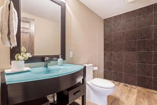 133 Aspen Stone Road Sw, Calgary, AB - Indoor Photo Showing Bathroom