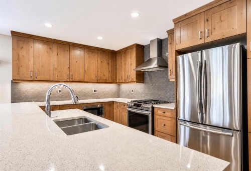 209-707 Spring Creek Drive, Canmore, AB - Indoor Photo Showing Kitchen With Double Sink With Upgraded Kitchen