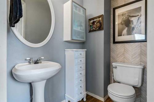 511 Killarney Glen Court Sw, Calgary, AB - Indoor Photo Showing Bathroom