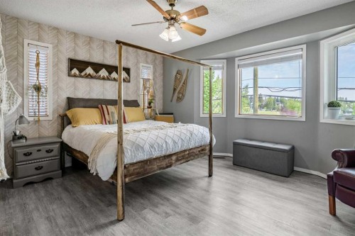 511 Killarney Glen Court Sw, Calgary, AB - Indoor Photo Showing Bedroom